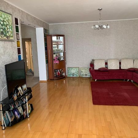 Bright Room Near International Exhibition Centre Kiev Exterior foto