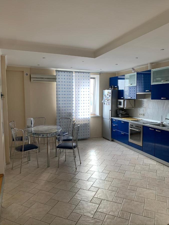 Bright Room Near International Exhibition Centre Kiev Exterior foto
